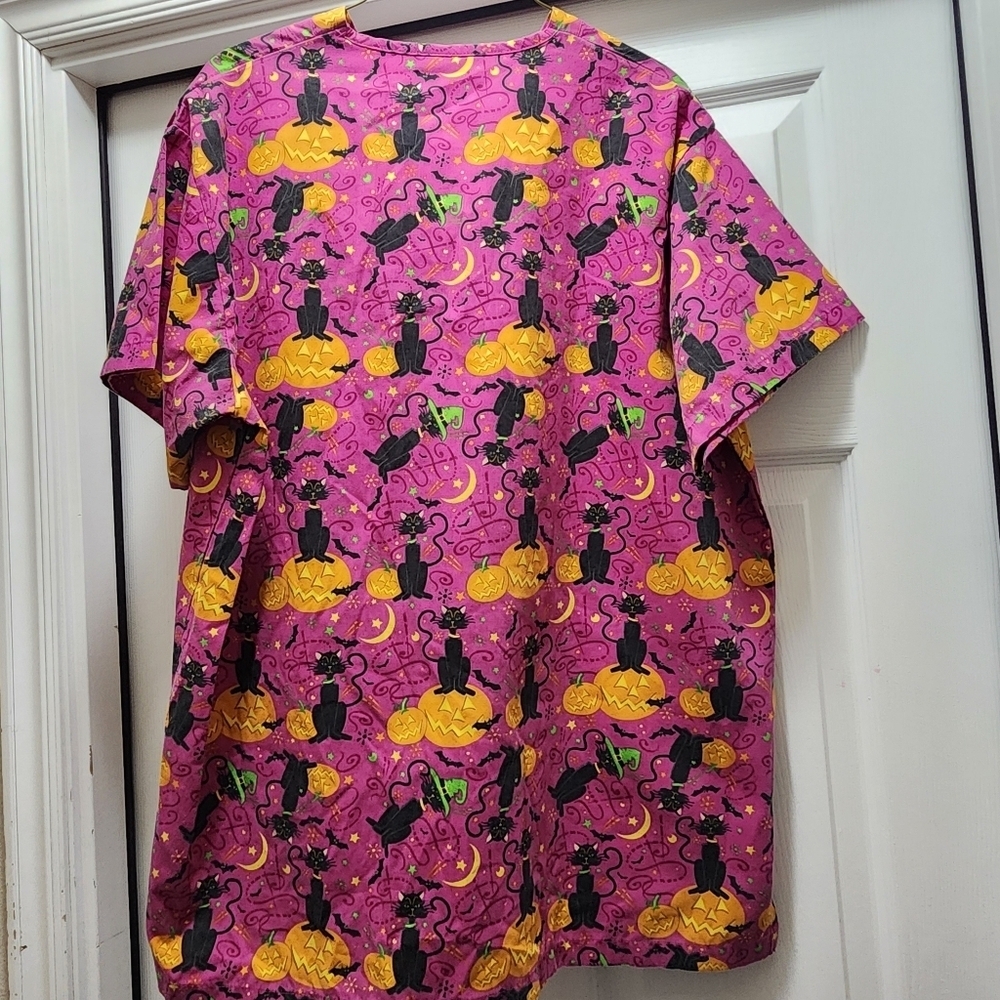 Halloween Scrub Top Women's Medium Pink Black Cat Pumpkin Nursing Medical - Picture 3 of 8